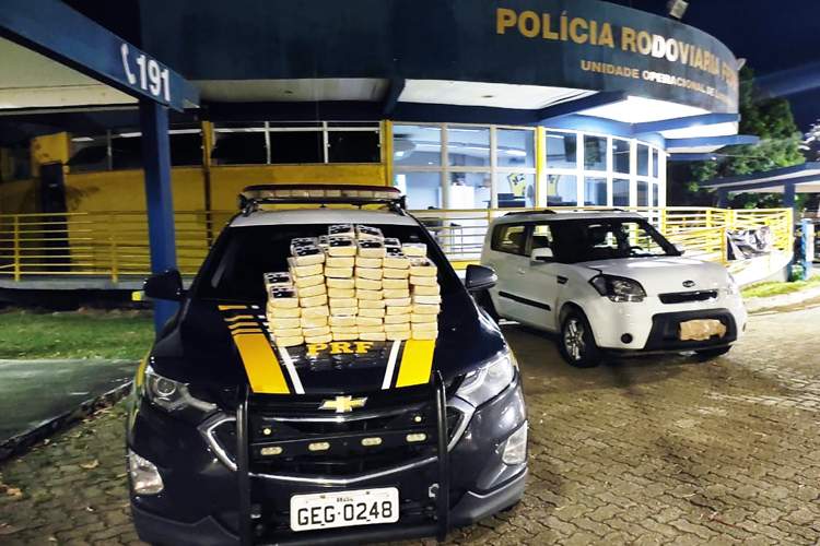 Motorista é preso em flagrante com mais de 100 kg de pasta base de cocaina