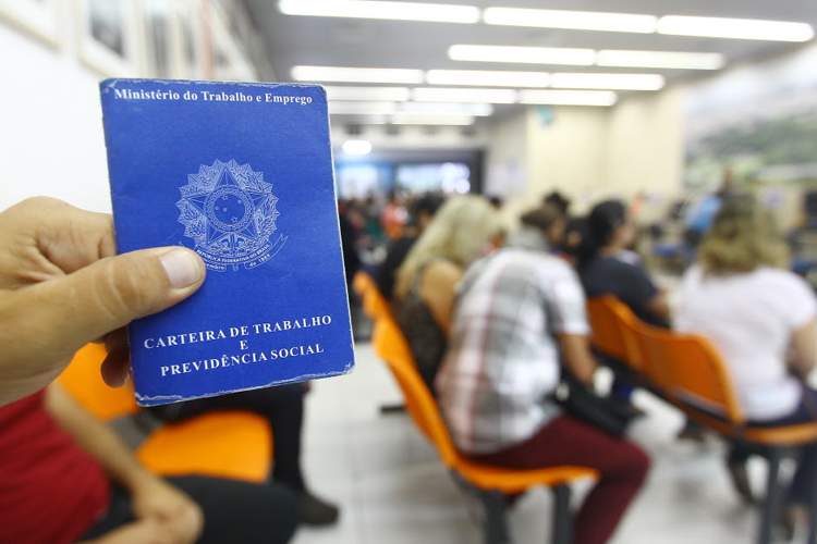 PAT comunica oferta de 591 vagas de emprego para esta segunda-feira