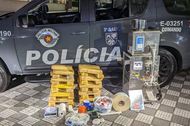 Casal é preso com mais de 40 kg de drogas no bairro Bandeira Branca