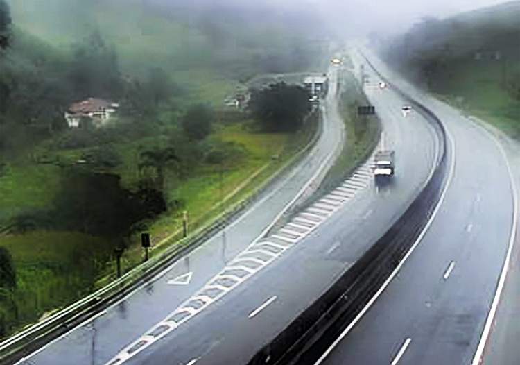 Rodovia dos Tamoios é novamente interditada no trecho da Serra Antiga 