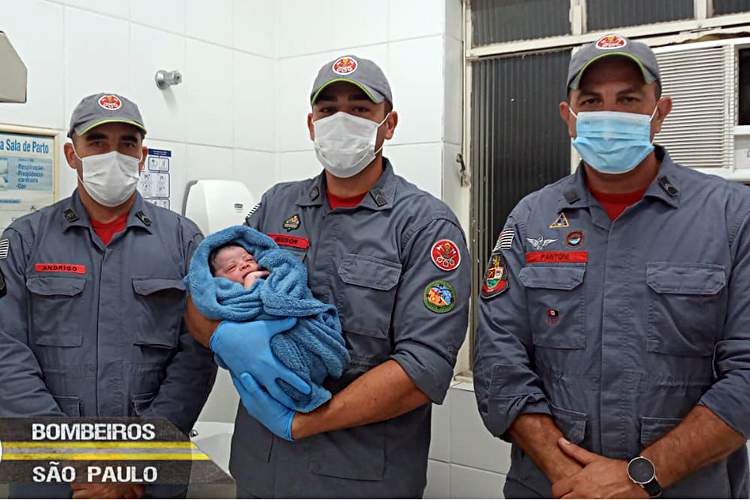 Corpo de Bombeiros auxilia gestante de 22 anos em trabalho de parto no bairro Itagaçaba