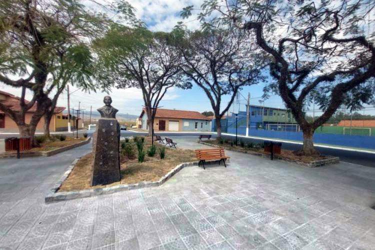 Praça histórica de Pindamonhangaba tem chamado atenção após revitalização