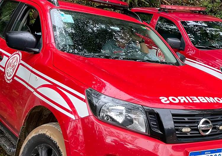 Bombeiros fazem buscas a homem desaparecido em represa desde domingo