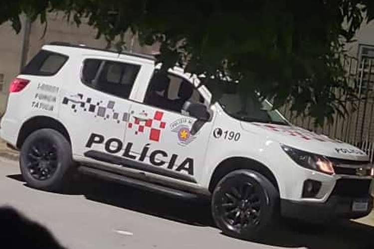 Jovem de 24 anos tem o carro fechado por outro veículo e morre baleado no bairro Liberdade
