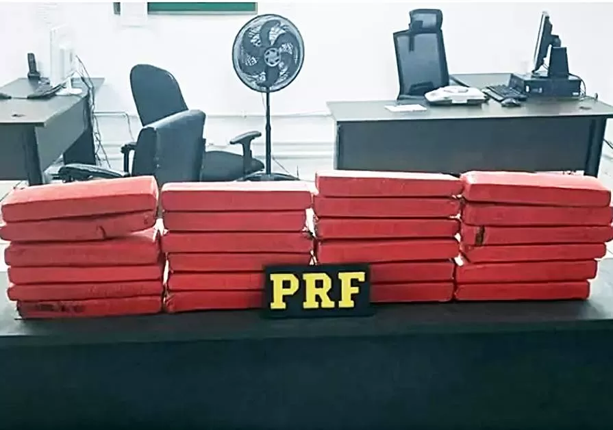 Homem foge do hospital após capotar veículo que transportava 24 tabletes de maconha 