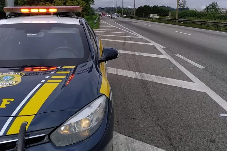 Pedestre morre atropelado por caminhão no Km 168 da Via Dutra