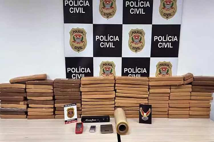 Polícia Civil estoura armazém de droga e apreende 83 kg de maconha no bairro Vila das Flores