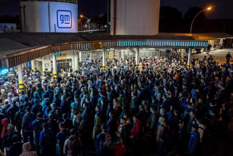 Em assembleia, trabalhadores da General Motors reivindicam 10,5% de reajuste salarial 