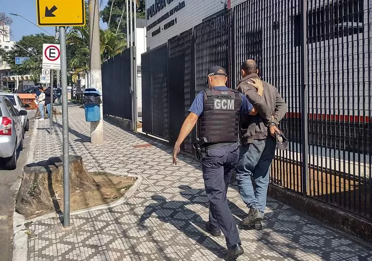 GCM prende autor de furto de fios em residência no centro de Pindamonhangaba