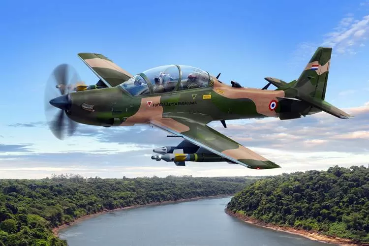 Embraer assina acordo para venda de seis caças Super Tucano para a Força Aérea do Paraguai