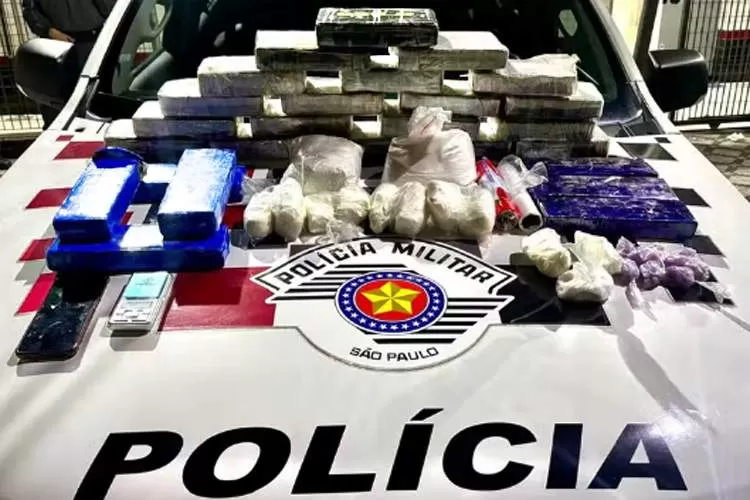 PM prende dois homens e apreende 25 quilos de drogas em imóvel na rua Emílio Winter