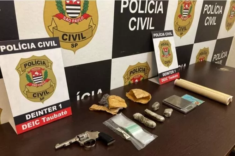 Polícia Civil cumpre mandados no bairro São Benedito contra tráfico de drogas pelas redes sociais