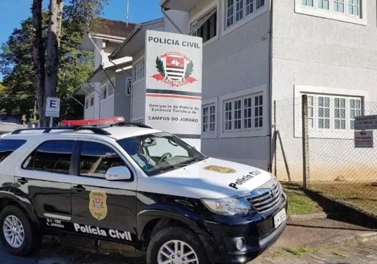 Corpo com marcas de tiros é encontrado dentro de carrinho de supermercado no Jaguaribe