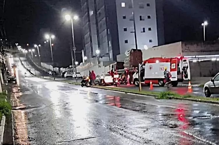 Motociclista de 42 anos morre após bater em caminhão no bairro Chácaras Agrícolas