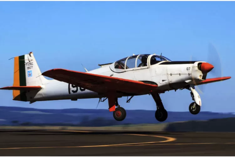 Cinco pessoas morrem durante queda de avião de pequeno porte no Vale do Paraíba