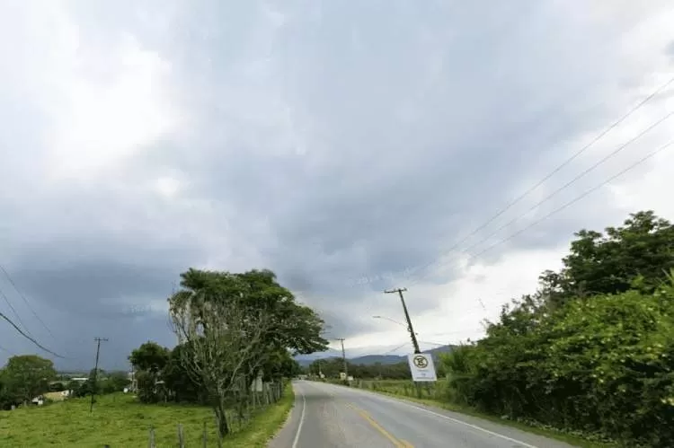 Dois homens morrem atropelados em acidentes distintos durante o sábado 