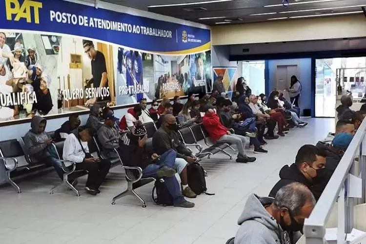 PAT joseense inicia a semana com oferta de quase 930 vagas de emprego 