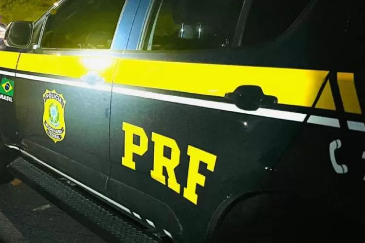 Via Dutra registra uma morte e ferimentos graves em idosa após colisão entre caminhões
