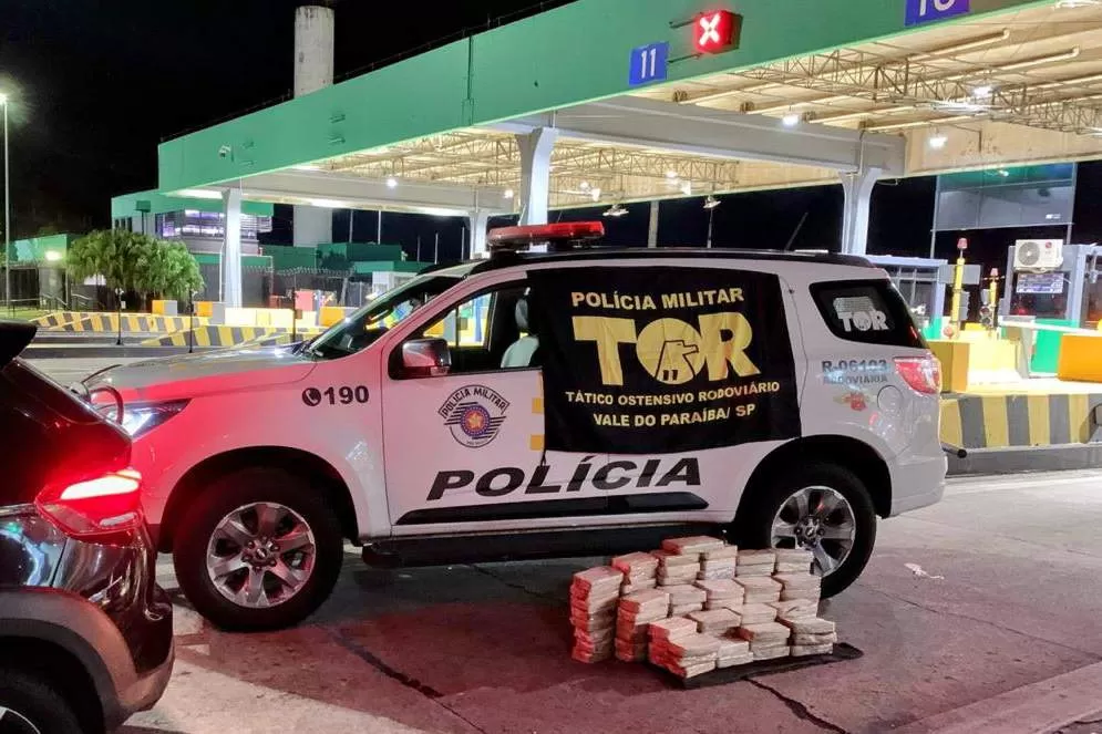 PRE faz abordagem na Carvalho Pinto e apreende carro roubado e mais de 110 kg de drogas