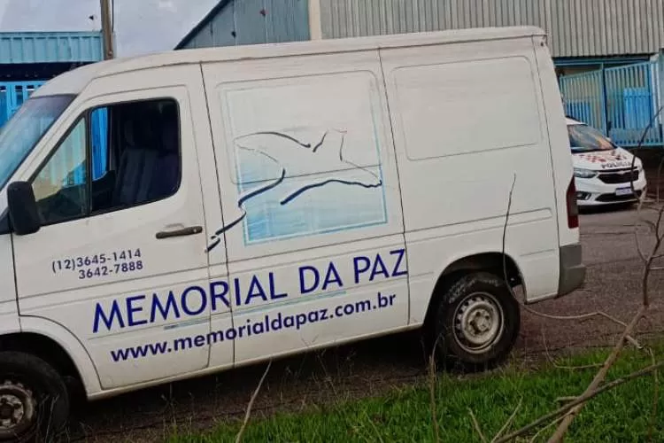 Homem e mulher são encontrados mortos em terreno ao lado de fábrica no bairro Triângulo
