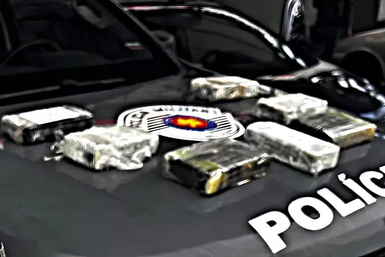 Baep prende suspeito e apreende 7 tabletes de pasta de cocaina na Vila Industrial