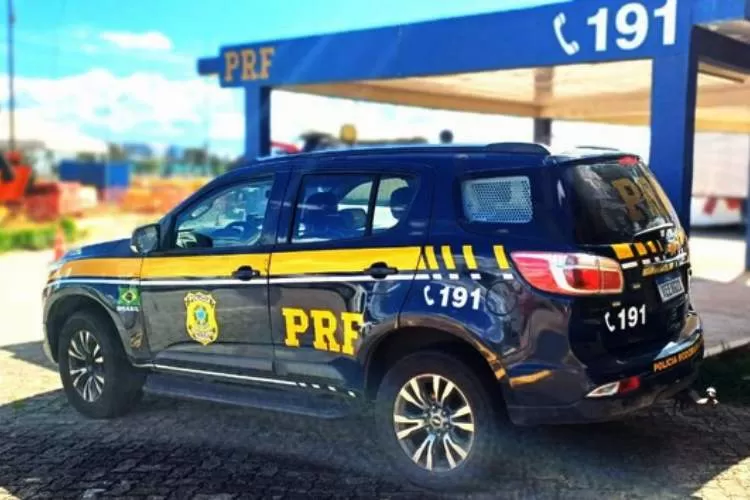 PRF resgata criança esquecida pela familia em restaurante às margens da Via Dutra