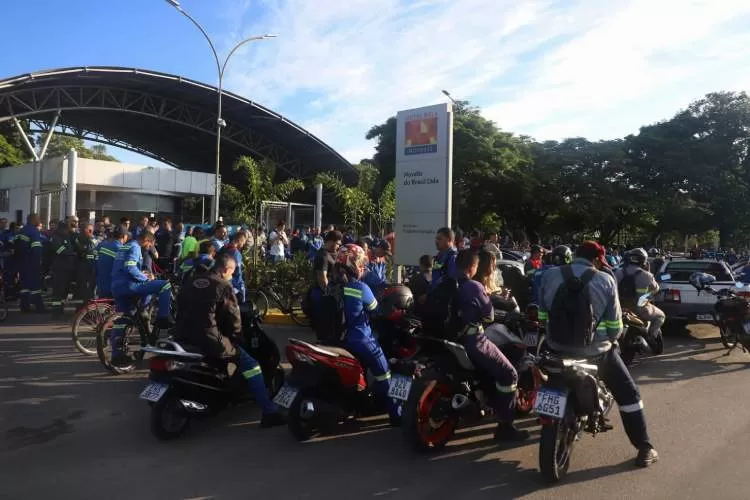 Novelis tem ato de trabalhadores em protesto por acidente fatal