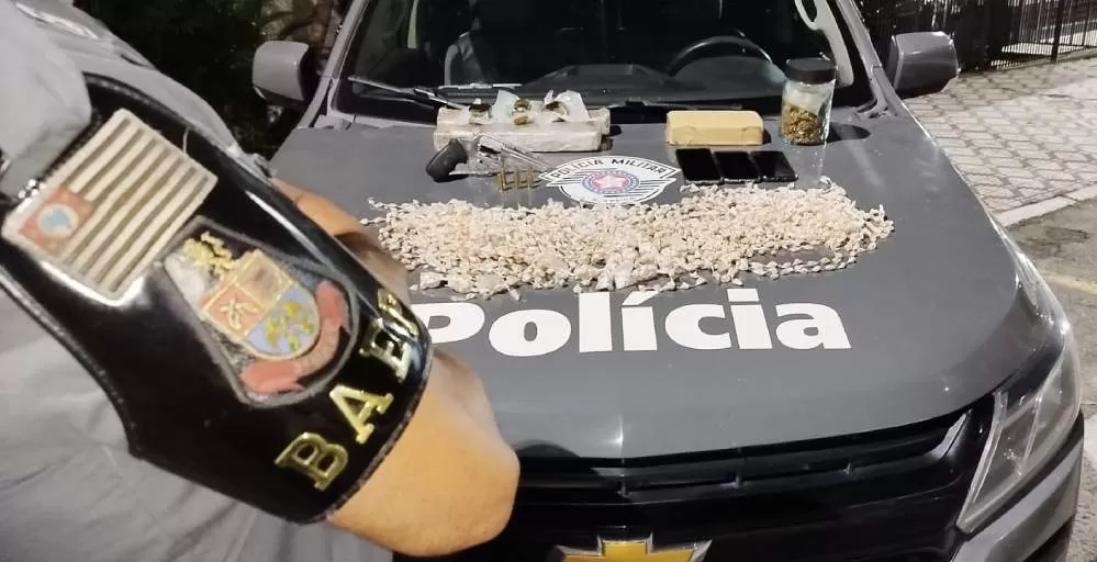 Polícia Militar prende três homens e apreende 25 kg de drogas nos bairros Azeredo e São Benedito