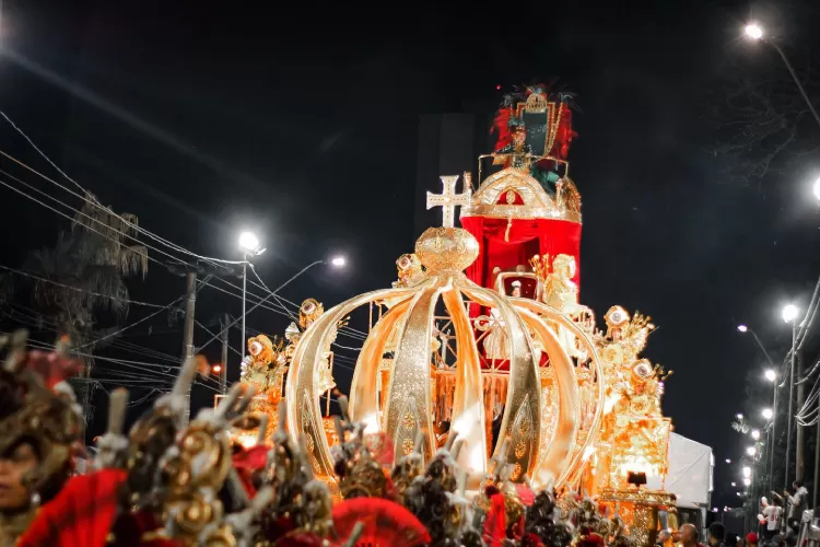 Seis escolas de samba desfilam a partir das 21h na Avenida Presidente Vargas