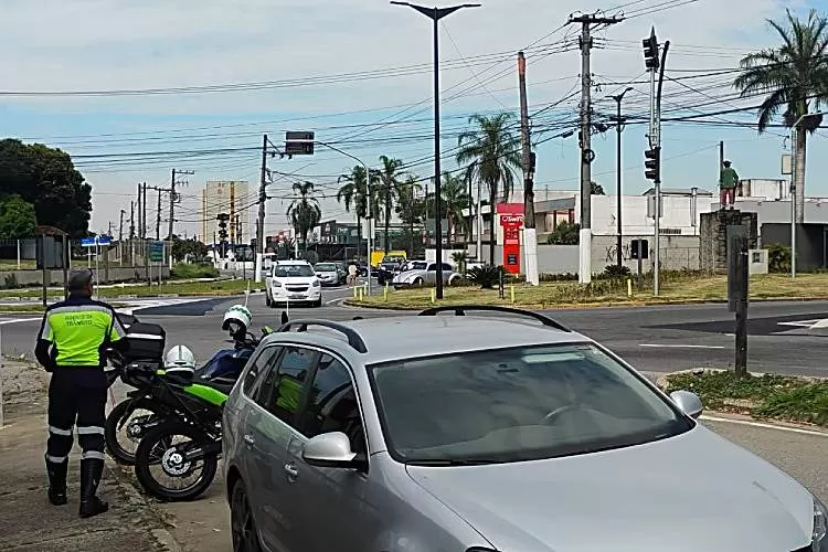 Trânsito na rotatória e acesso ao Pinda Shopping será parcialmente interditado