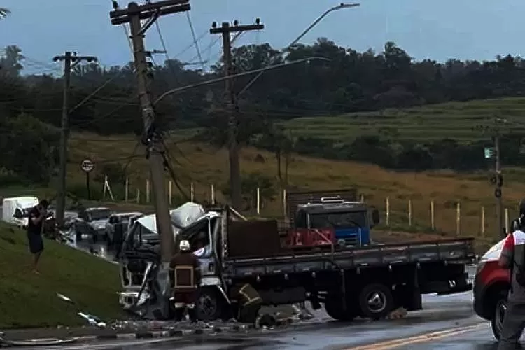 Principal acesso para Pindamonhangaba pela Via Dutra é liberado após acidente