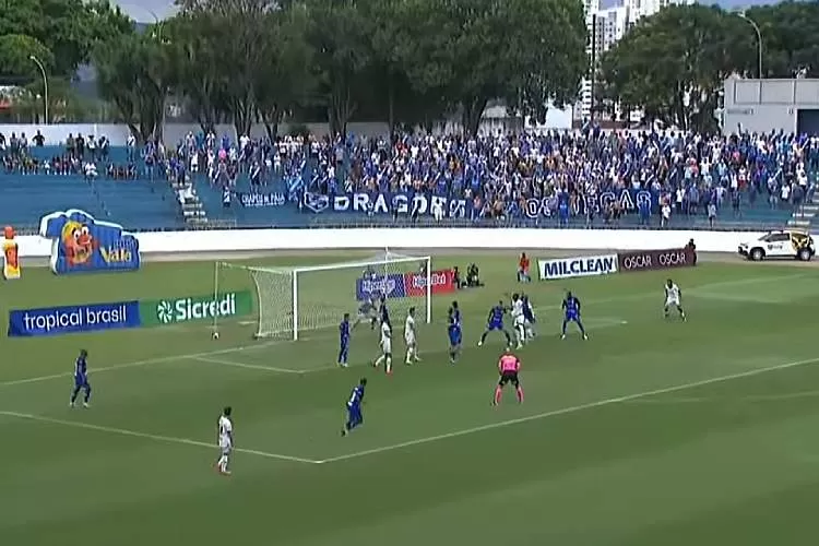 Clássico do Vale termina sem gols no estádio Martins Pereira lotado