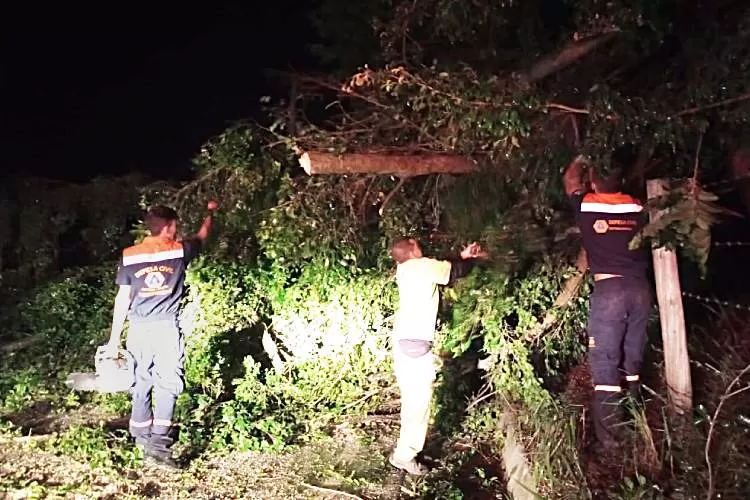 Forte temporal no fim da tarde de terça-feira assusta moradores de Pinda e Taubaté