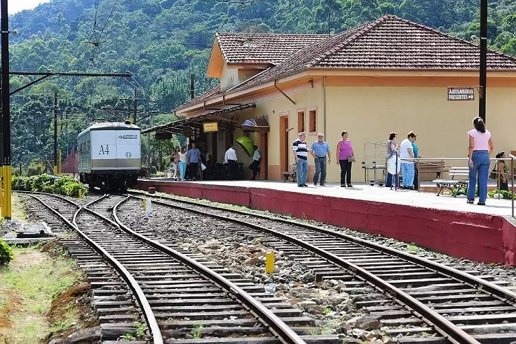 Governo de SP prevê duas etapas de investimentos na ferrovia entre Pindamonhangaba e Campos do Jordão