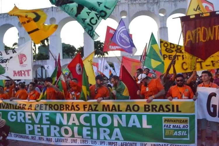 Petroleiros da Revap promovem paralisação desde a noite de terça-feira