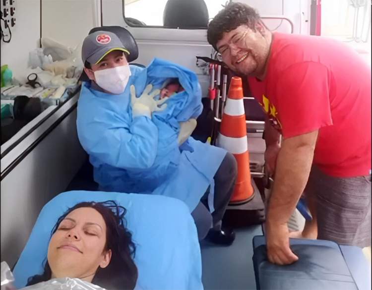 Bombeiros atendem chamado para auxiliar mulher em trabalho de parto no bairro Areão