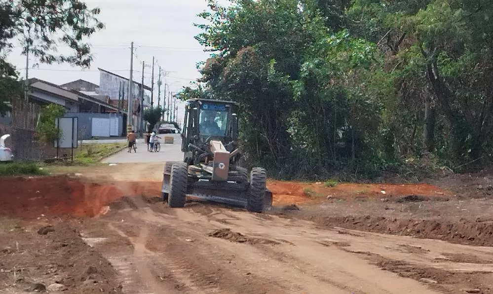 Futura avenida entre Araretama e centro passa por troca de solo antes de receber pavimentação