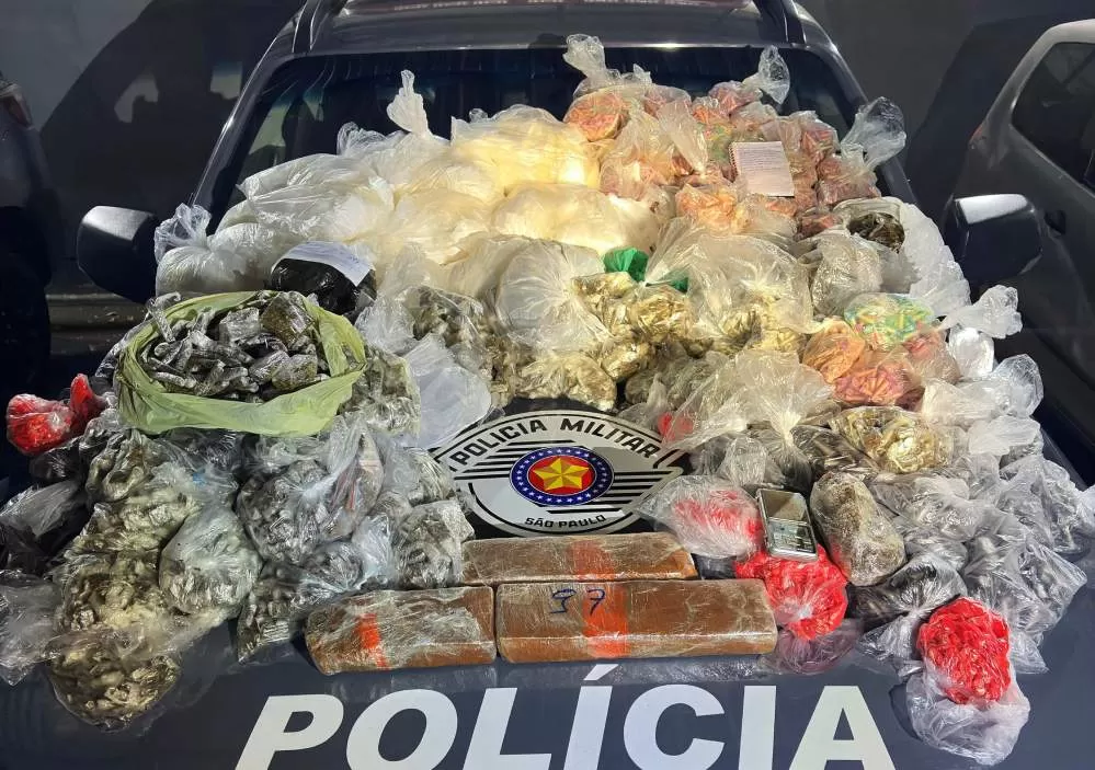 Jovens são detidos com quase 40 kg de drogas no bairro Jardim das Cerejeiras
