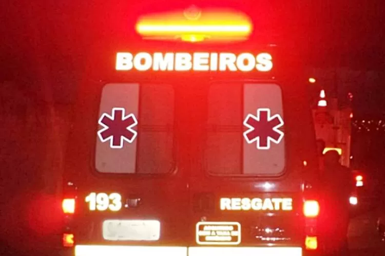 Bombeiros encontram corpo carbonizado após incêndio em habitação no bairro Santana