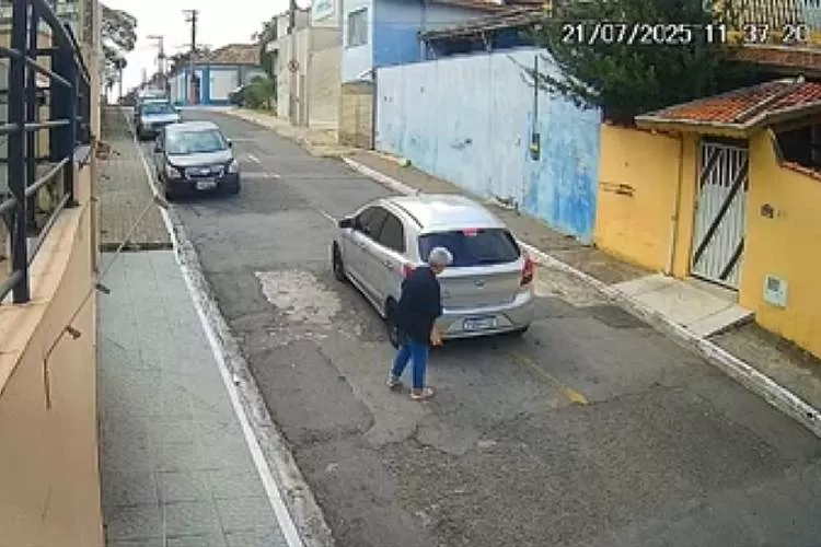 Idosa de 65 anos é assaltada por falso motorista de aplicativo em Quiririm