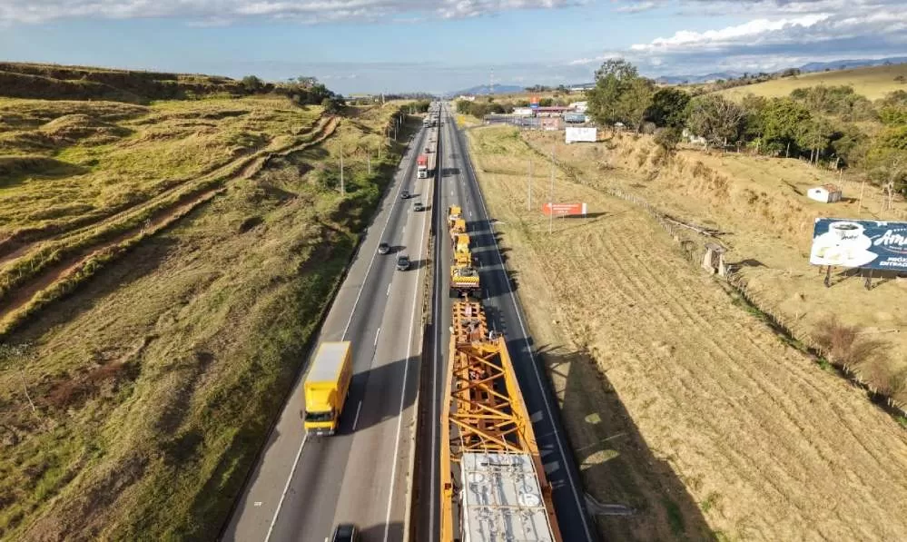 Operação para transporte de carga superdimensionada na Via Dutra será retomada na tarde desta quarta-feira 