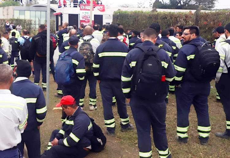 Trabalhadores da Tenaris Confab fazem paralisação e cobram negociação de PLR 