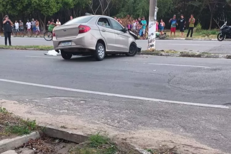 Homem de 44 anos morre em colisão de carro contra poste de energia em Moreira César 