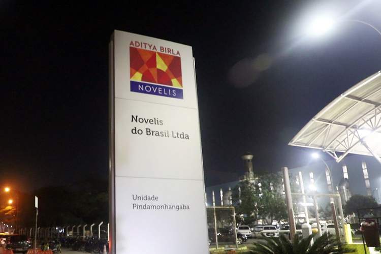 PLR da fábrica Novelis vai injetar R$ 13 milhões na economia da região