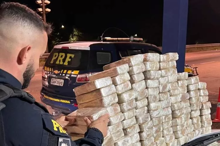 Motorista de 32 anos é preso em flagrante com 110 tabletes de cocaína na Via Dutra