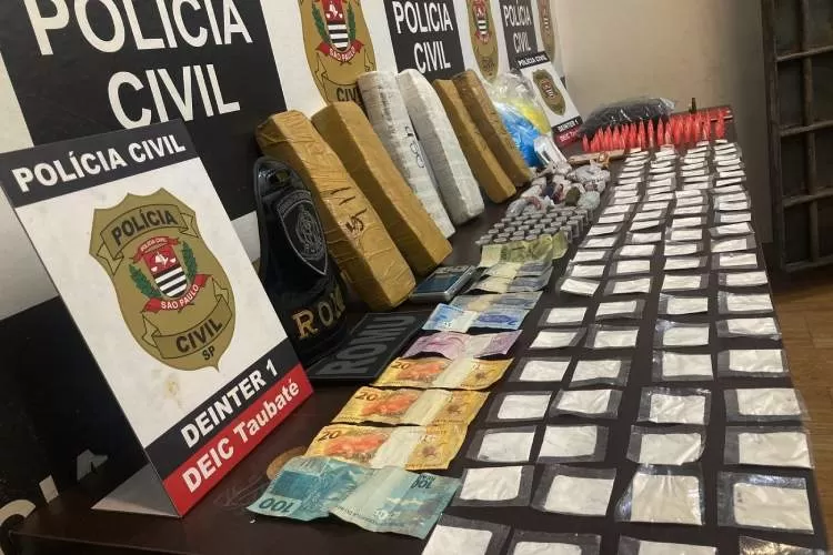 Polícia Civil prende três pessoas e apreende grande quantidade de drogas no bairro Santa Tereza