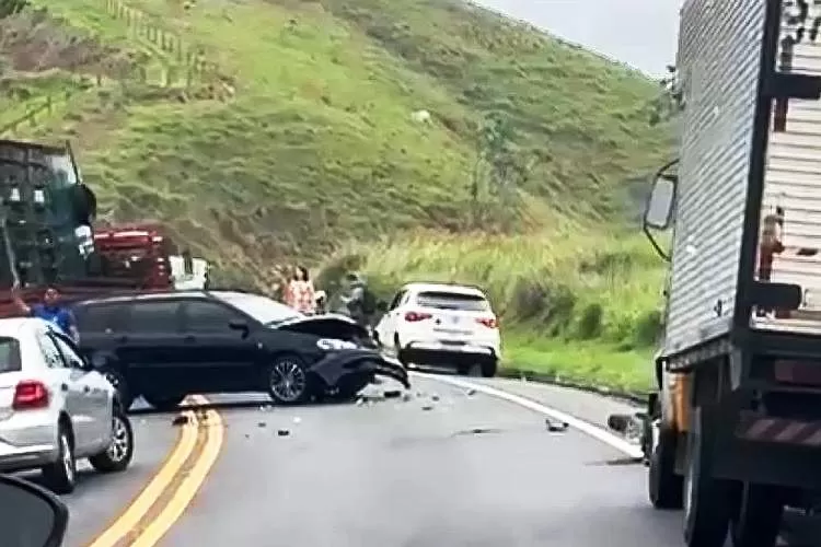 Motociclista de 29 anos perde a vida após se chocar contra carro de passeio na SP52
