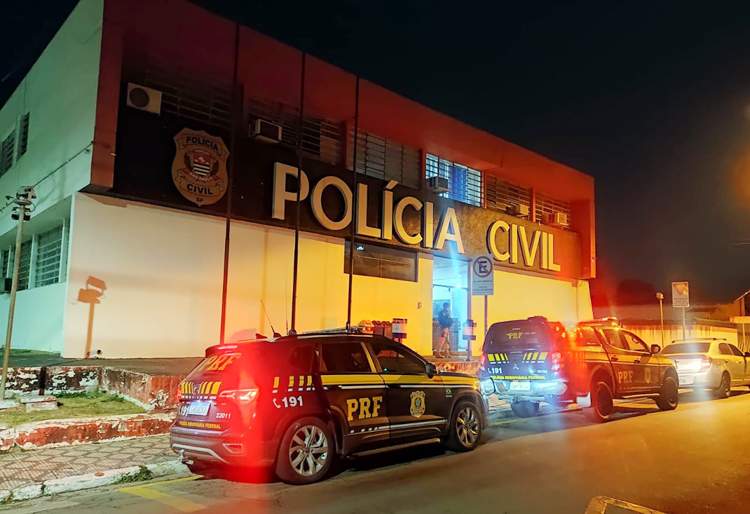 PRF apreende cerca de 20 Kg de maconha com mulheres que viajavam pela Via Dutra