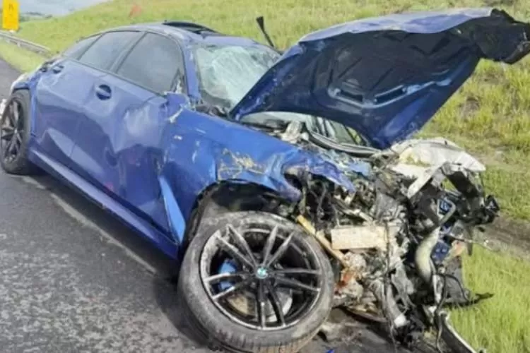 Homem de 47 anos morre após capotamento de BMW na Carvalho Pinto