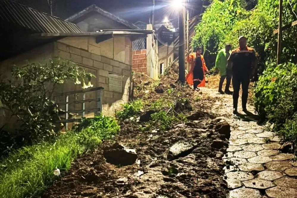 Chuva forte de quinta-feira causa alagamentos e deslizamentos em Campos do Jordão